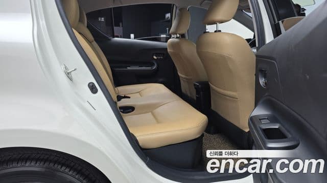 Toyota Prius C 2019 — Photo 15/32