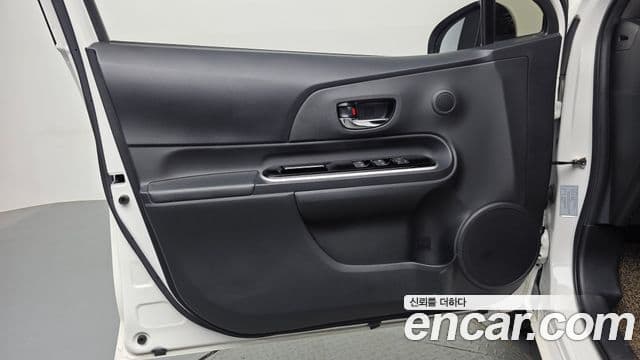 Toyota Prius C 2019 — Photo 31/32