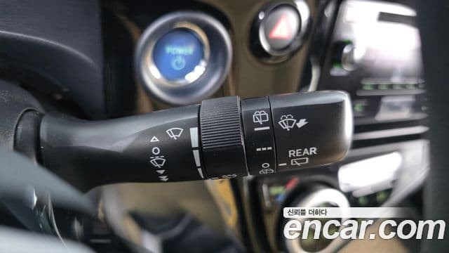 Toyota Prius C 2019 — Photo 5/32