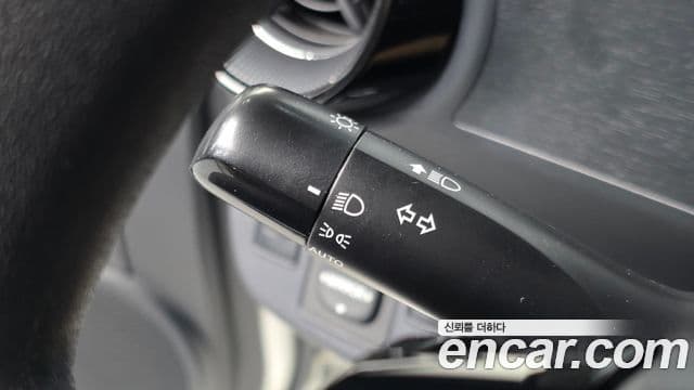 Toyota Prius C 2019 — Photo 11/32