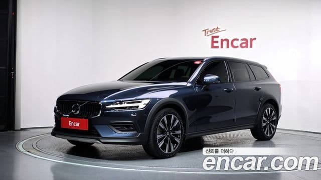 Volvo V60 Cross Country 2022 — Фото 1/20