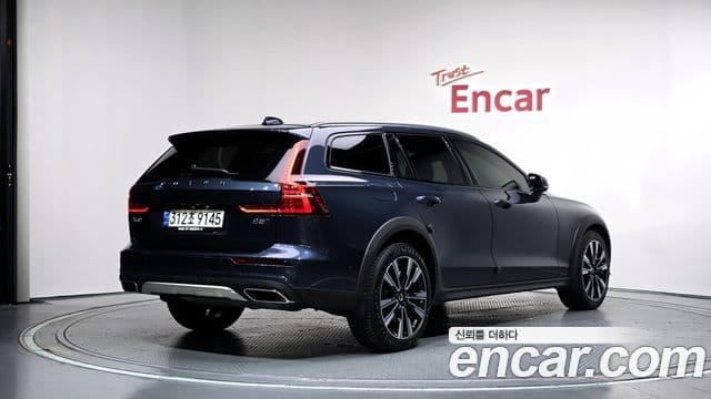 Volvo V60 Cross Country 2022 — Фото 2/20