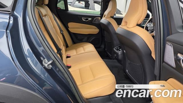 Volvo V60 Cross Country 2022 — Фото 11/20