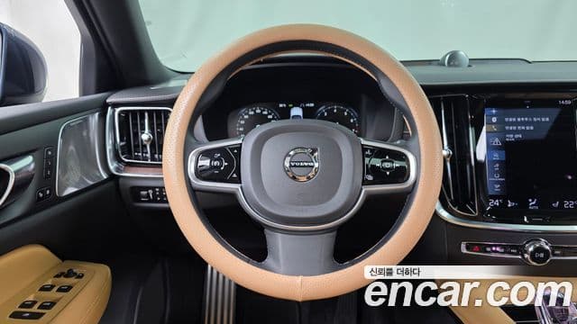 Volvo V60 Cross Country 2022 — Фото 12/20