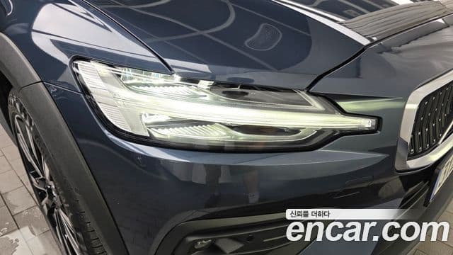 Volvo V60 Cross Country 2022 — Şəkil 9/34