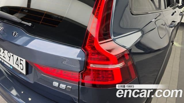 Volvo V60 Cross Country 2022 — Şəkil 10/34
