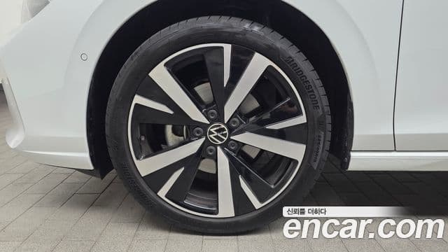Volkswagen Golf 2026 — Photo 8/32