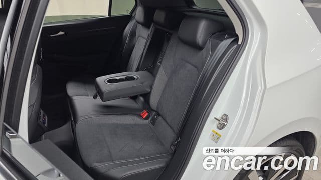 Volkswagen Golf 2026 — Photo 28/32