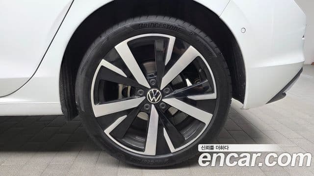 Volkswagen Golf 2026 — Photo 19/32