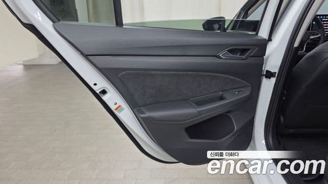 Volkswagen Golf 2026 — Photo 7/32