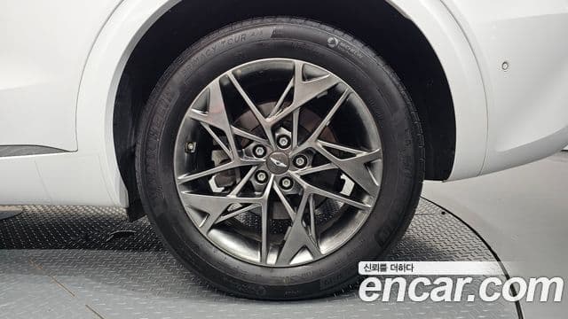 Genesis GV70 2021 — ფოტო 12/35