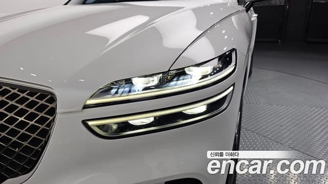 Genesis GV70 2021 — ფოტო 16/35