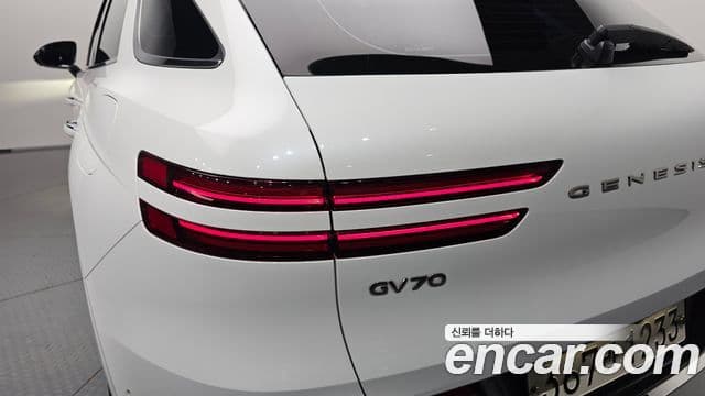 Genesis GV70 2021 — ფოტო 20/35