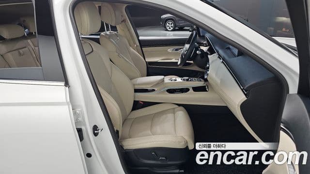 Genesis GV70 2021 — ფოტო 30/35