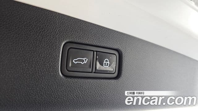 Genesis GV70 2021 — ფოტო 33/35