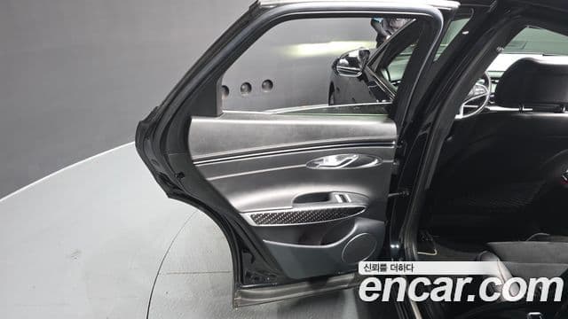 Genesis GV70 2022 — Şəkil 26/44