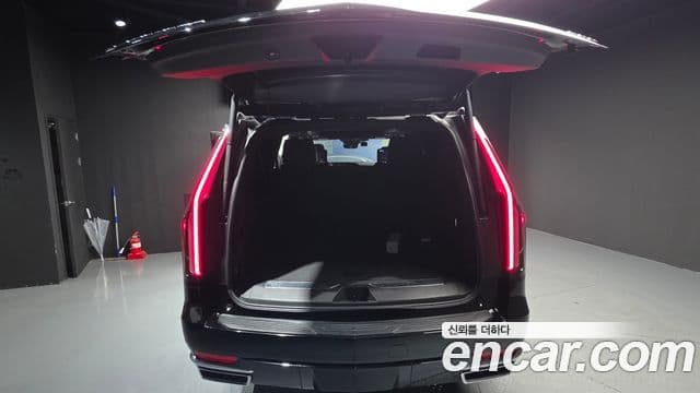 Cadillac Escalade 2022 — Фото 17/20