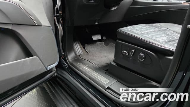 Cadillac Escalade 2022 — Фото 18/20