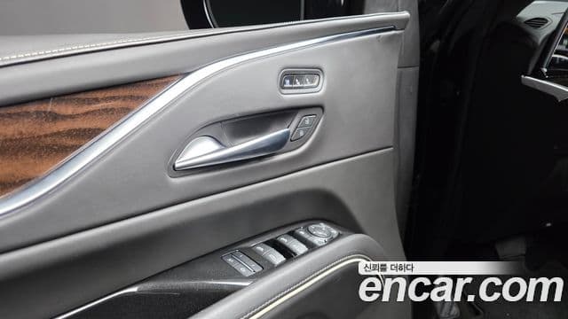 Cadillac Escalade 2022 — Фото 19/20