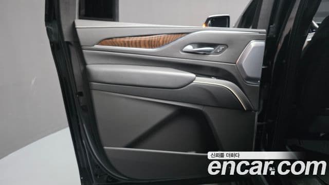 Cadillac Escalade 2022 — Photo 27/36