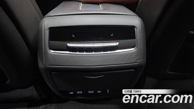 Cadillac Escalade 2022 — Photo 34/36