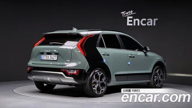 Kia Niro 2022 — Фото 2/20
