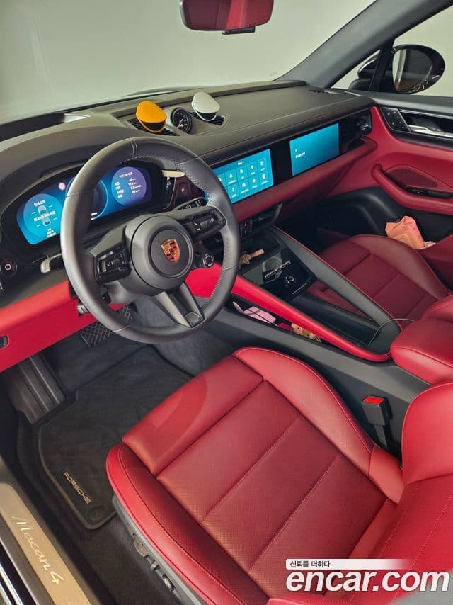 Porsche Macan EV 2025 — ფოტო 18/20