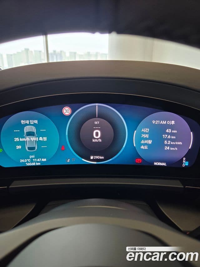 Porsche Macan EV 2025 — ფოტო 8/20