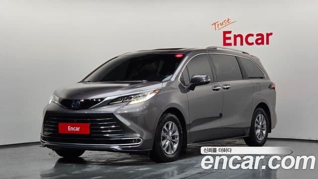 Toyota Sienna 2023 — Фото 1/20