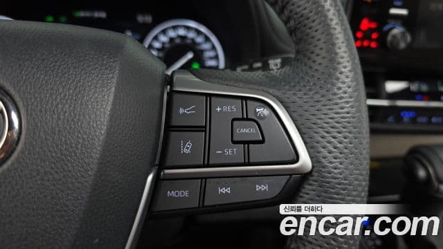 Toyota Sienna 2023 — Фото 15/20