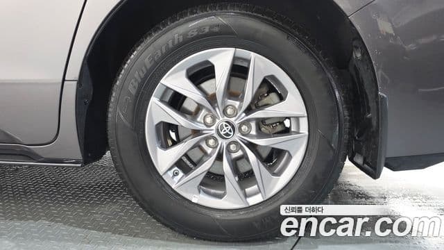 Toyota Sienna 2023 — ფოტო 2/35