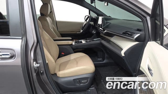 Toyota Sienna 2023 — ფოტო 20/35