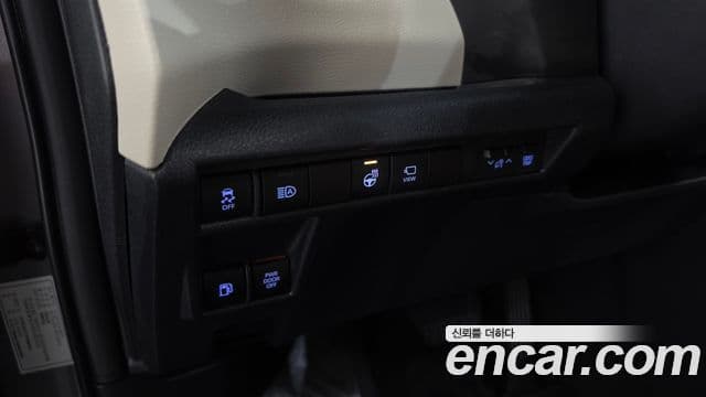 Toyota Sienna 2023 — ფოტო 1/35