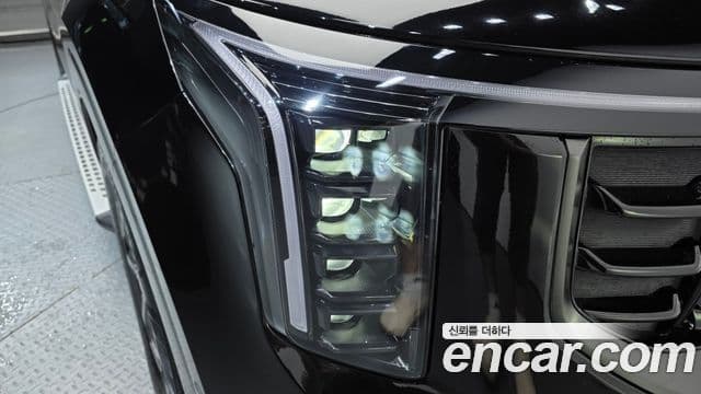 Kia Carnival 2023 — ფოტო 24/34