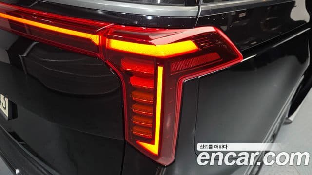 Kia Carnival 2023 — ფოტო 8/34