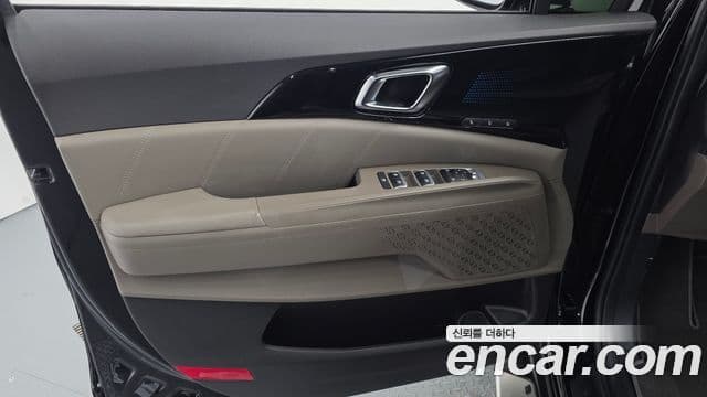 Kia Carnival 2023 — ფოტო 25/34