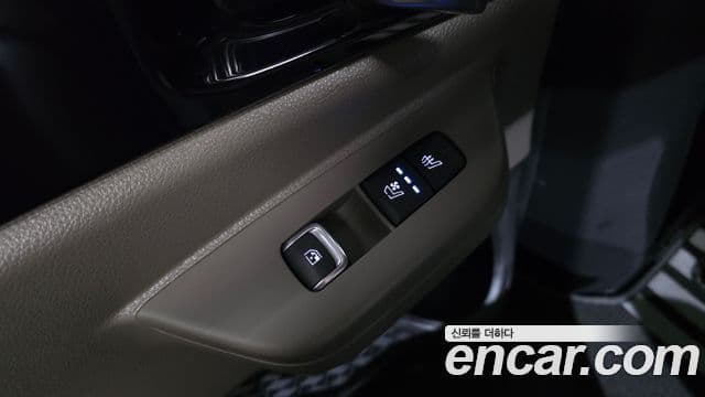 Kia Carnival 2023 — ფოტო 14/34