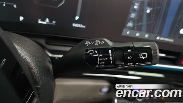 Kia Carnival 2023 — ფოტო 17/34