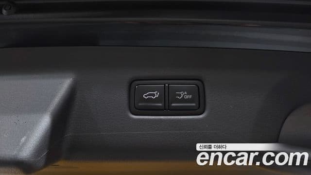 Kia Carnival 2023 — ფოტო 31/34