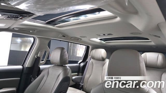Kia Carnival 2023 — Фото 18/20