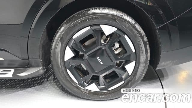 Kia Carnival 2023 — ფოტო 29/33