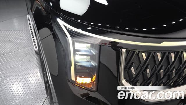 Kia Carnival 2023 — ფოტო 17/33