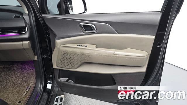 Kia Carnival 2023 — ფოტო 26/33