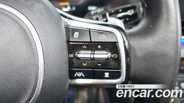 Kia Carnival 2023 — ფოტო 2/33
