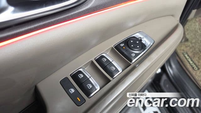 Kia Carnival 2023 — ფოტო 25/33