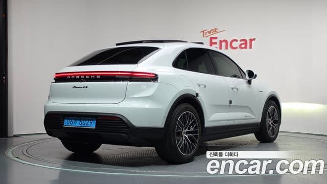 Porsche Macan EV 2025 — ფოტო 26/38