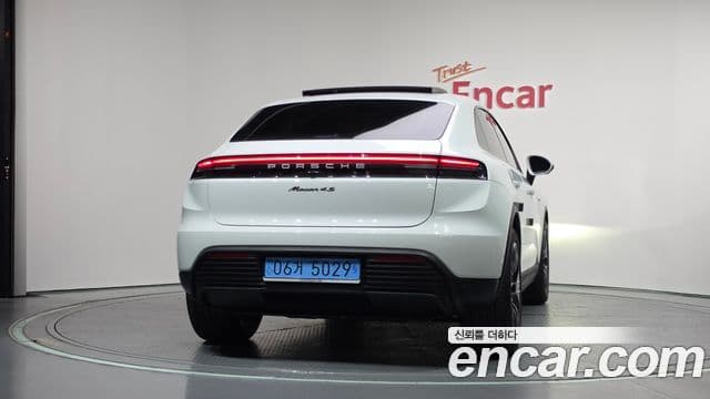 Porsche Macan EV 2025 — ფოტო 31/38