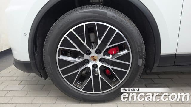Porsche Macan EV 2025 — ფოტო 15/38