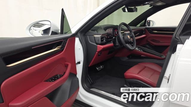 Porsche Macan EV 2025 — ფოტო 2/38