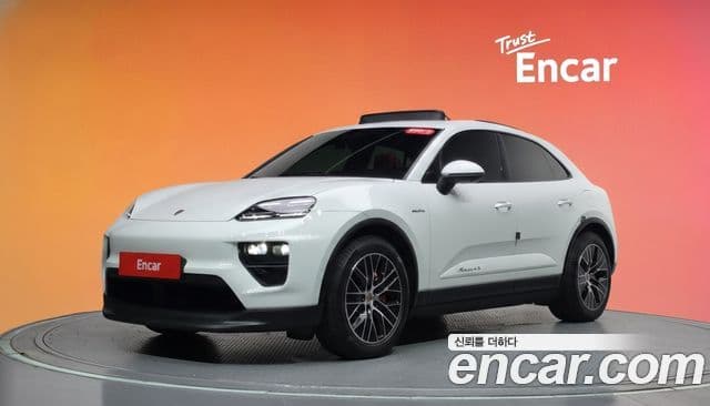 Porsche Macan EV 2025 — ფოტო 1/38